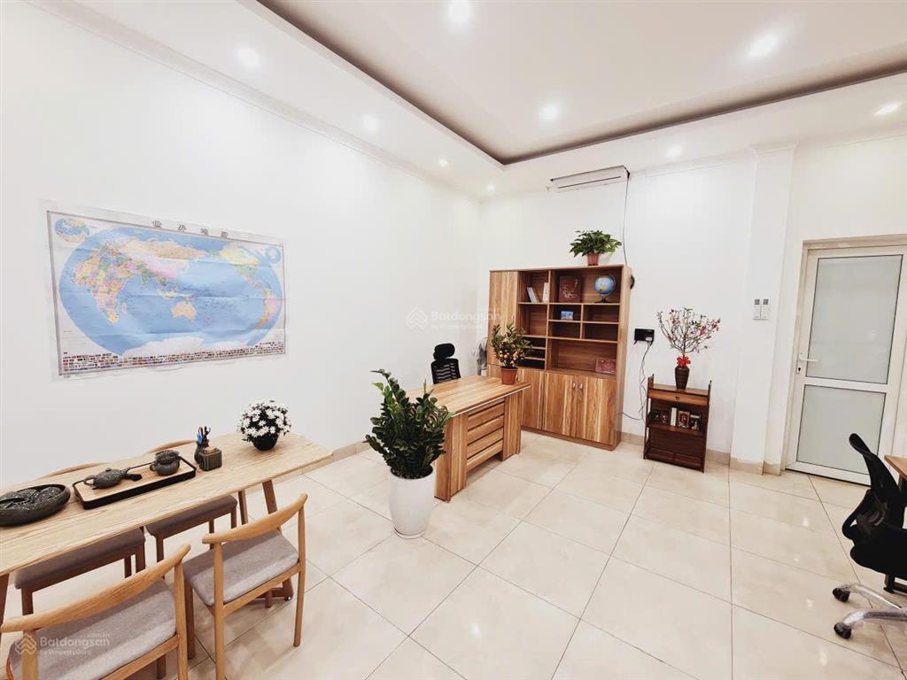 Cho thuê văn phòng mặt phố giải phóng (gần bến xe giáp bát) 100m² giá 15tr5,  0332 017 ***