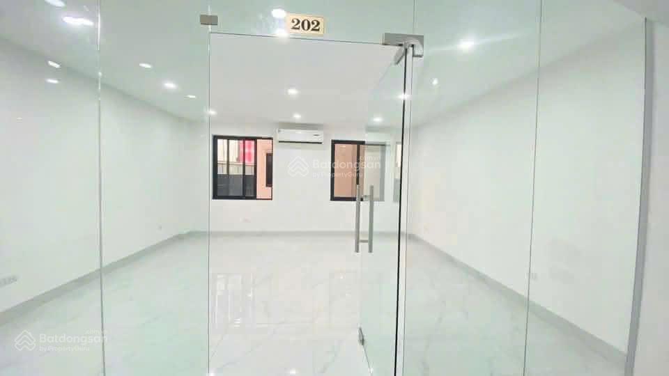 Cho thuê văn phòng mặt đường trần bình giao nguyễn hoàng 30m2 giá từ 7tr7, e 0332 017 ***