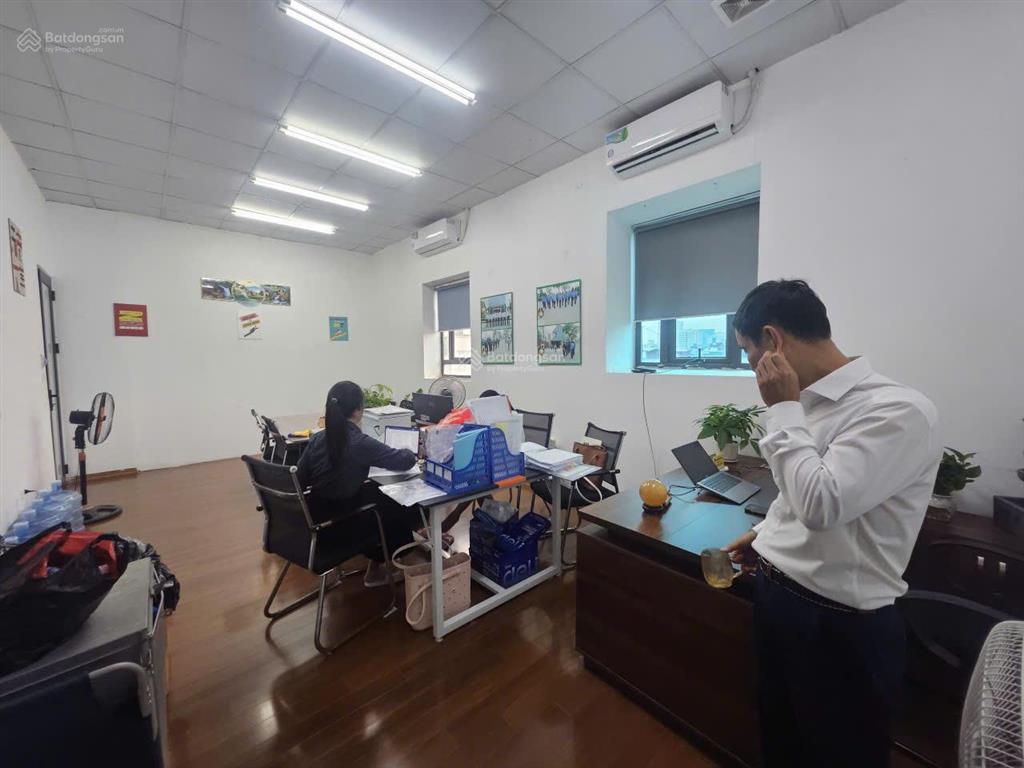 Cho thuê văn phòng phố xuân thủy  cầu giấy 30m2 giá 7tr cực đẹp,  0332 017 ***