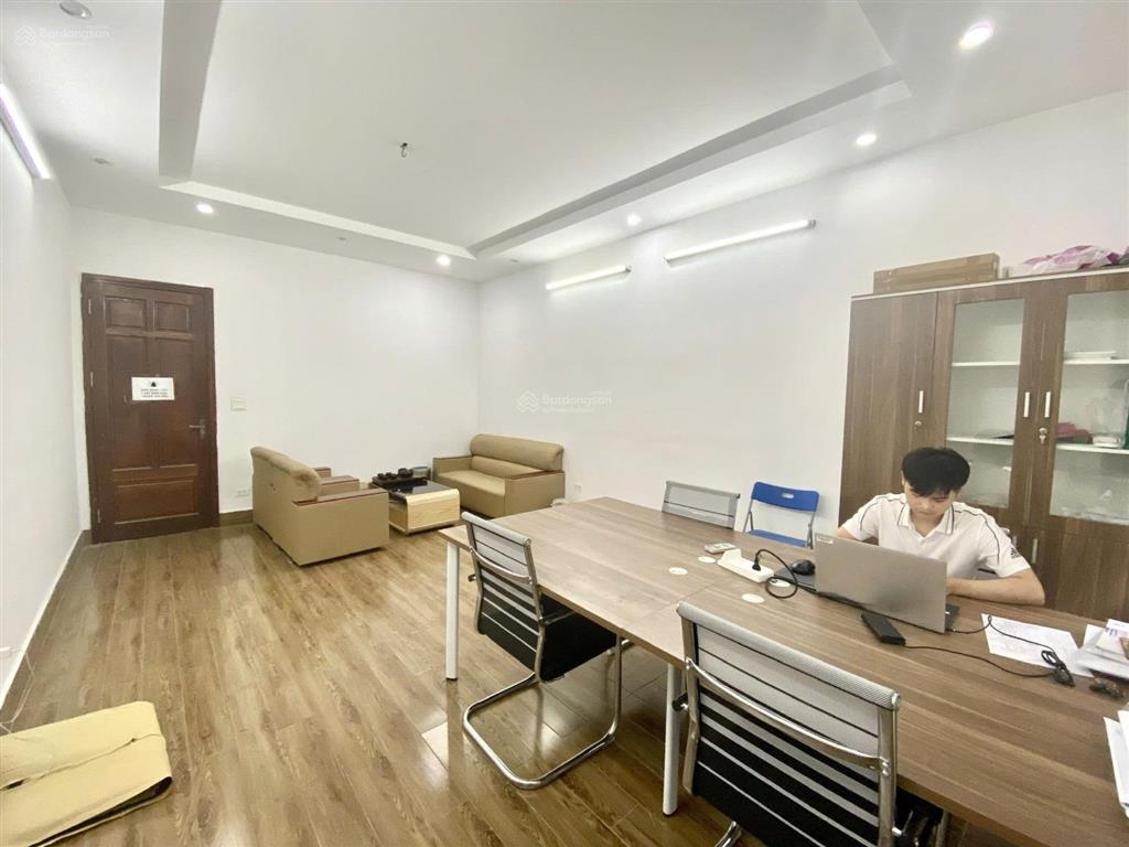 Cho thuê văn phòng dịch vọng  cầu giấy 30m² giá 5tr5/tháng,  0332 017 ***