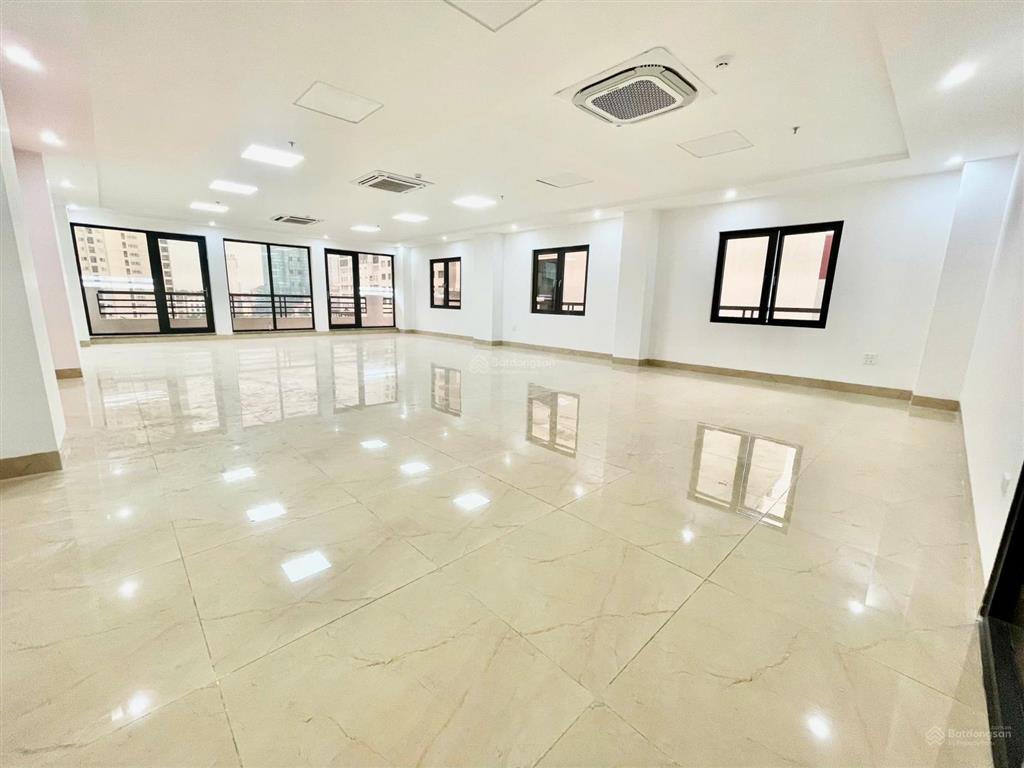 Cho thuê văn phòng hoàng quốc việt  cầu giấy 130m² giá 26tr/tháng,  0332 017 ***