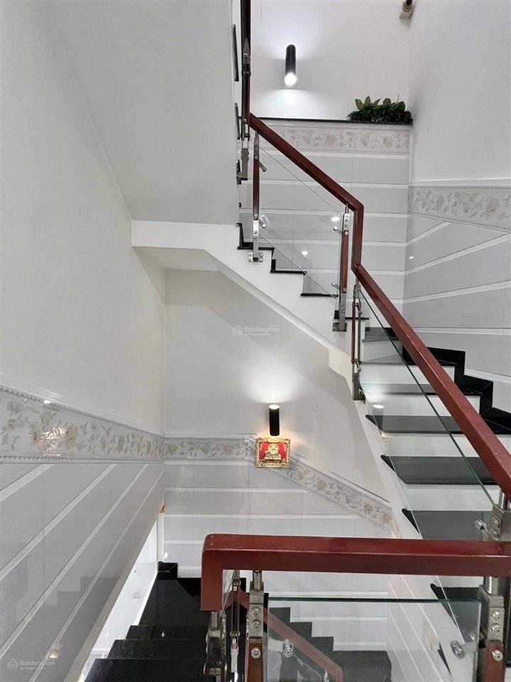 Mặt tiền kinh doanh  ngay nguyễn sơn  90m2  nở hậu 7,4m  3 tầng đúc  nhỉnh 9 tỷ tl  16028nnl