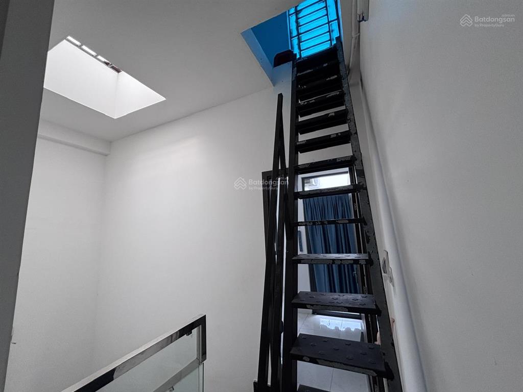 Nhà mới ở ngay hẻm 4 m đỗ nhuận,p tân sơn nhì 4 tầng...giá chỉ...6,5 tỷ
