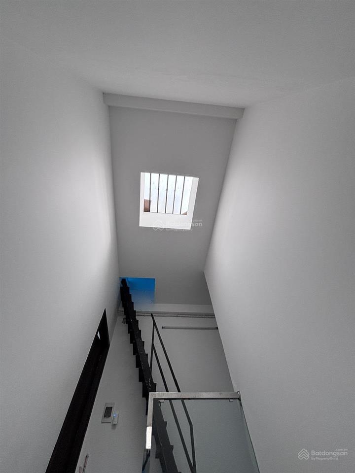 Nhà mới ở ngay hẻm 4 m đỗ nhuận,p tân sơn nhì 4 tầng...giá chỉ...6,5 tỷ