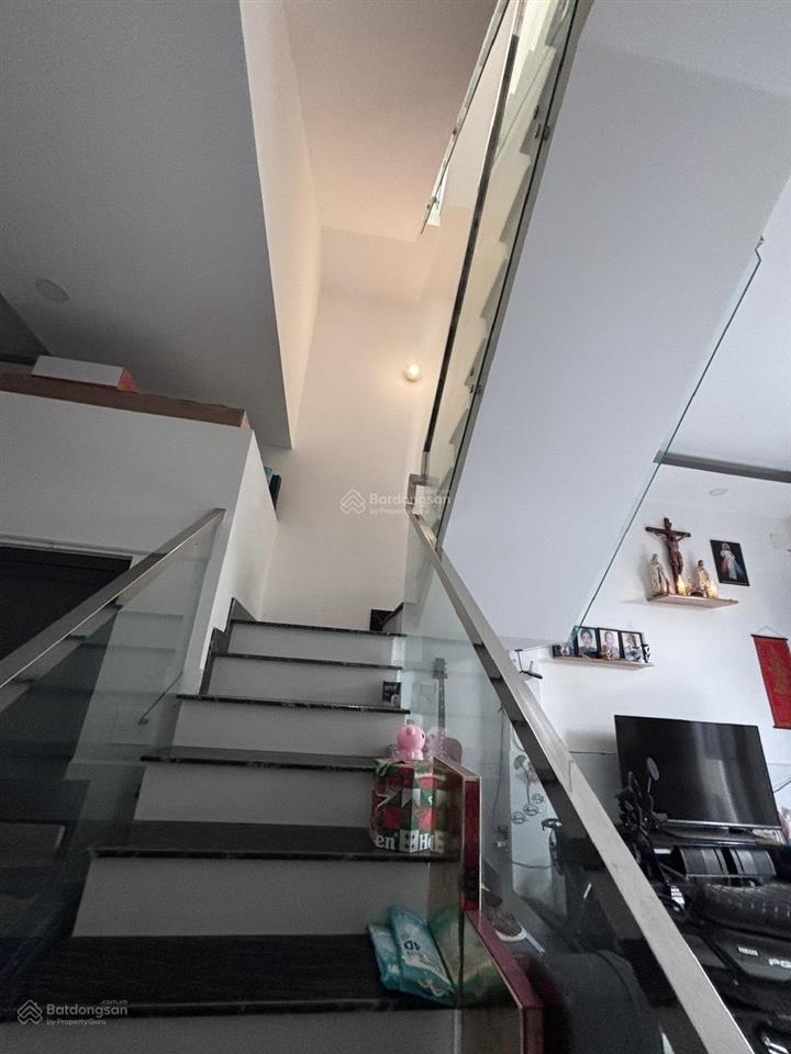 Nhà mới ở ngay hẻm 4 m đỗ nhuận,p tân sơn nhì 4 tầng...giá chỉ...6,5 tỷ