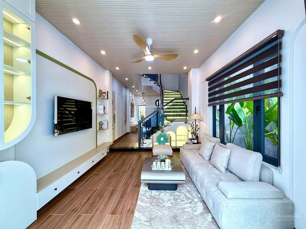 Siêu phẩm 4 tầng chỉ vài bước ra biển mỹ khê