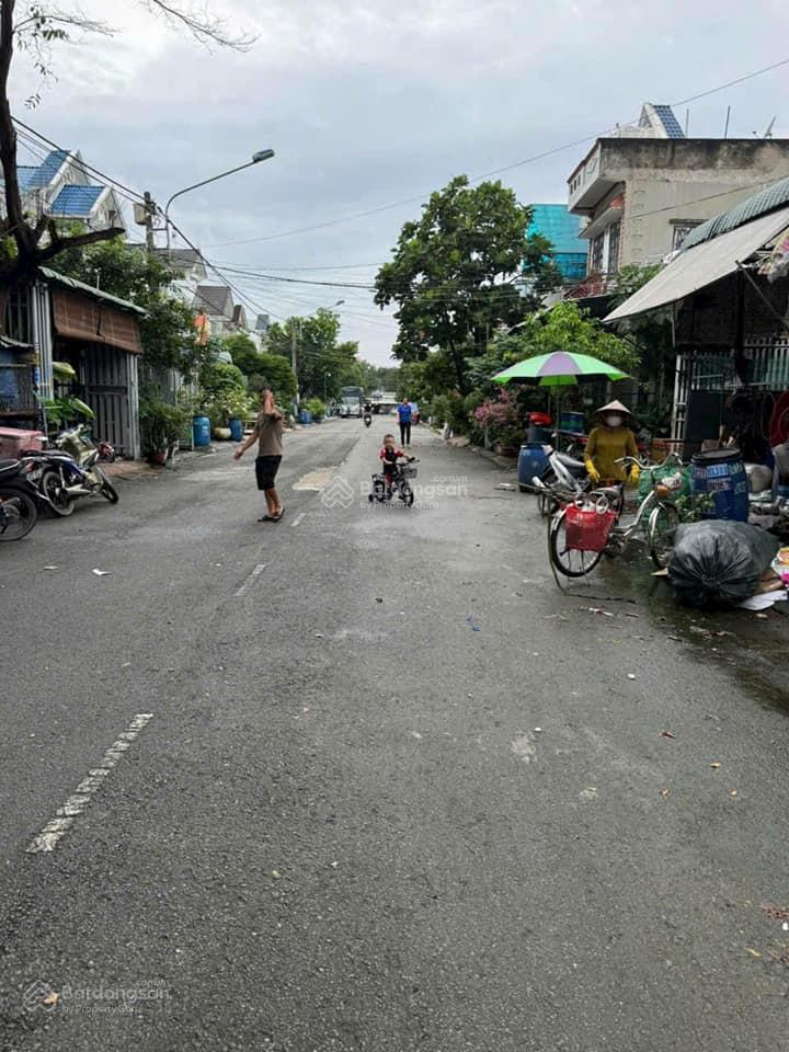 Chủ bán trọ giá rẻ tân uyên 147m2 giá chỉ 1,45 tỷgồm 1kiot + 4p thu nhập 8tr gần chợ vị hảo, có sổ