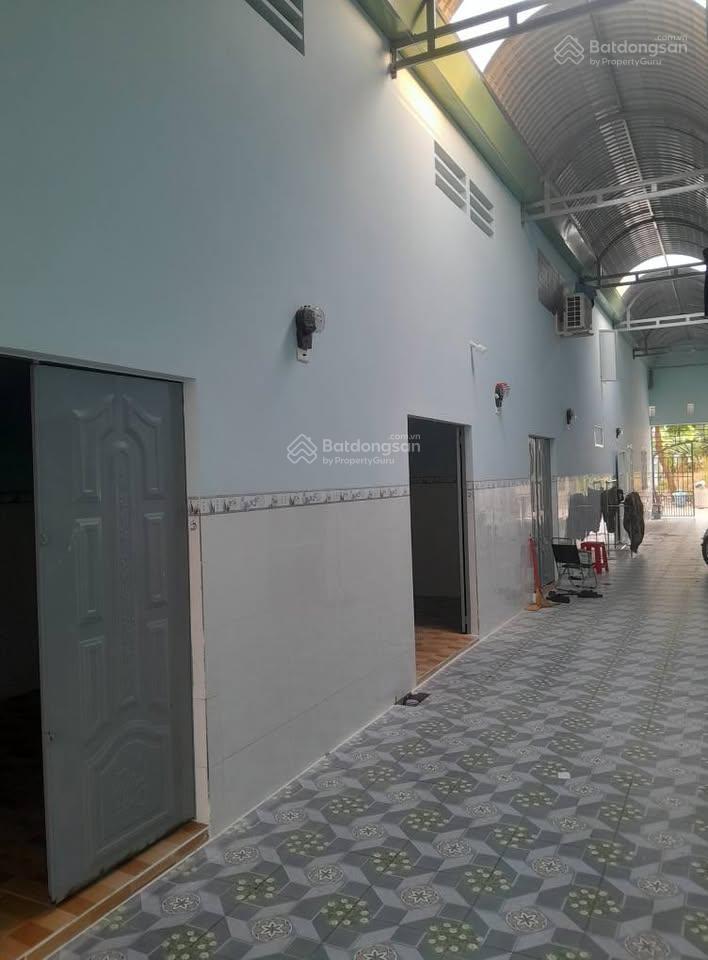 Chủ bán trọ giá rẻ tân uyên 147m2 giá chỉ 1,45 tỷgồm 1kiot + 4p thu nhập 8tr gần chợ vị hảo, có sổ