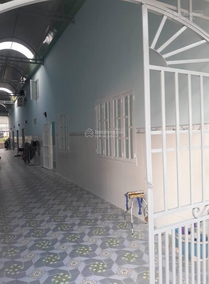 Chủ bán trọ giá rẻ tân uyên 147m2 giá chỉ 1,45 tỷgồm 1kiot + 4p thu nhập 8tr gần chợ vị hảo, có sổ