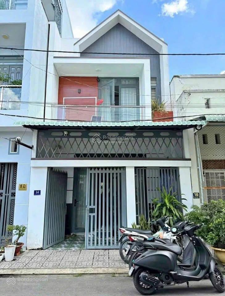 Cần bán gấp nhà bình chánh 50m2 đang cho thuê 8tr/th  thông qua ql50 đường oto