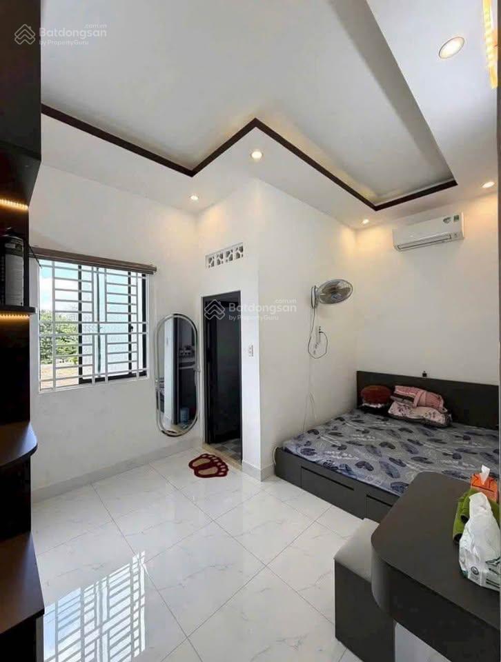 Cần bán gấp nhà bình chánh 50m2 đang cho thuê 8tr/th  thông qua ql50 đường oto