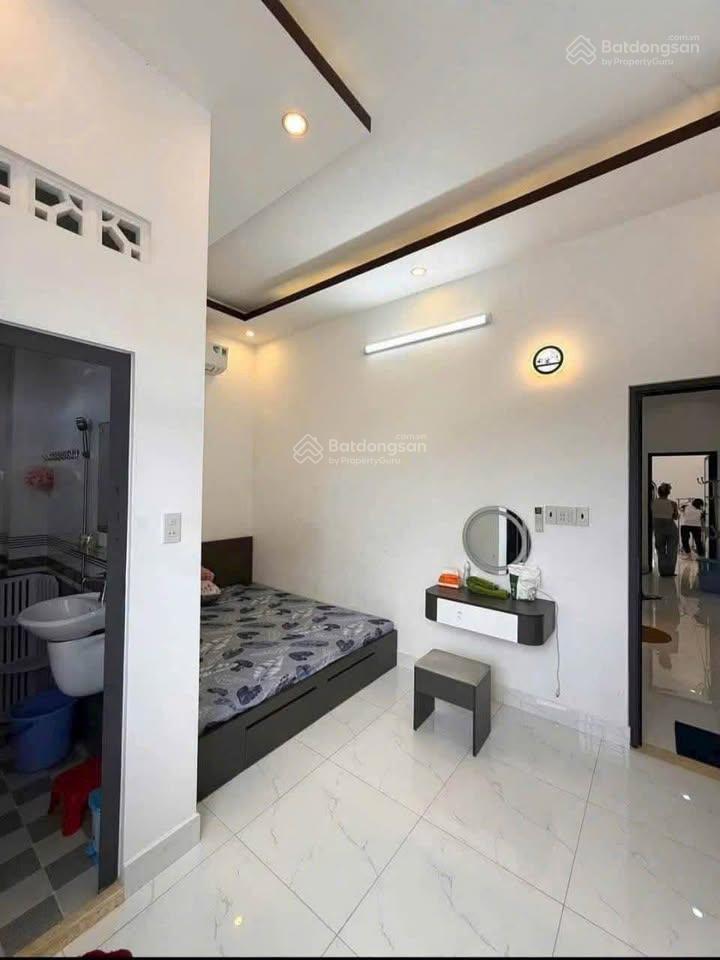 Cần bán gấp nhà bình chánh 50m2 đang cho thuê 8tr/th  thông qua ql50 đường oto