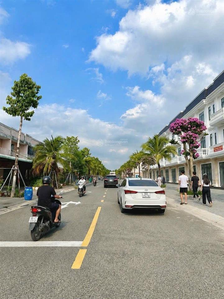 Kẹt tiền chủ cần bán dãy trọ 300m2 trọ sát chợ đêm bàu bàng 300m2. dòng tiền hàng tháng 14tr