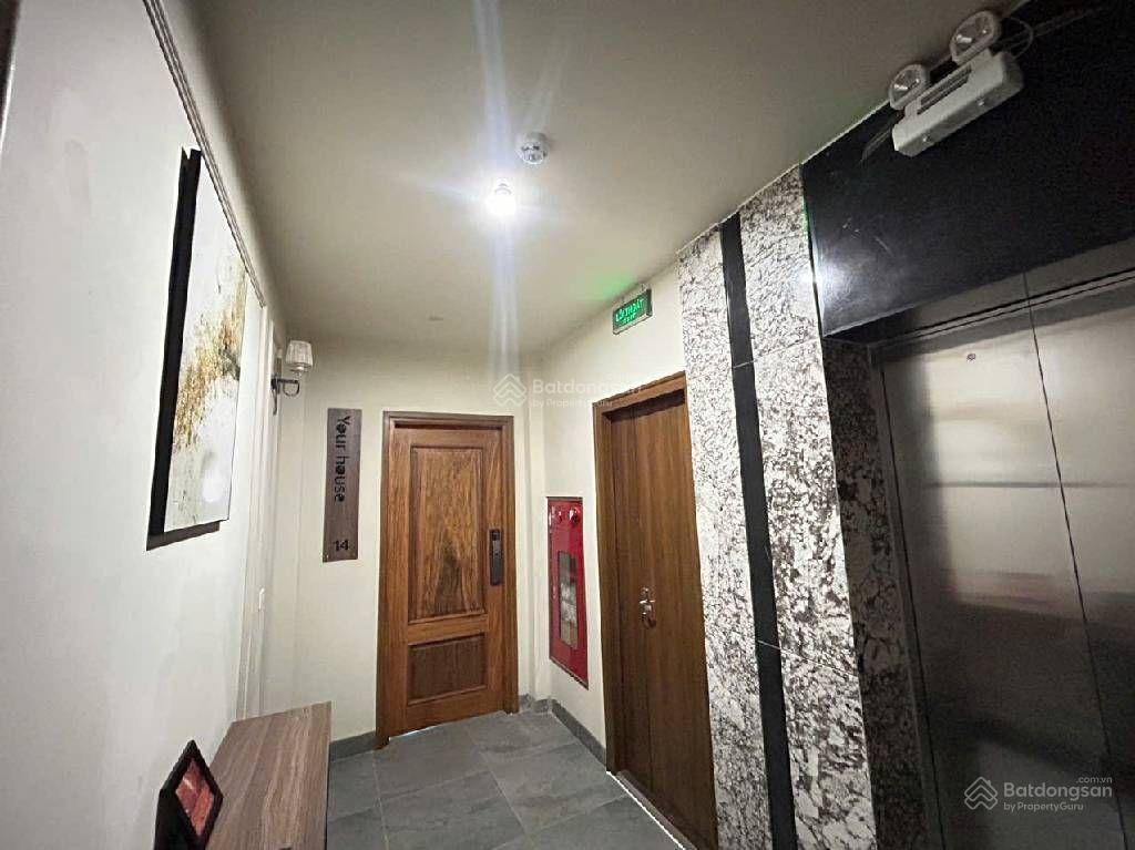 *apartment vị trí vàng view hồ tây mặt ngõ rộng thang máy13 phòng đôi khép kín full đồ cao cấp