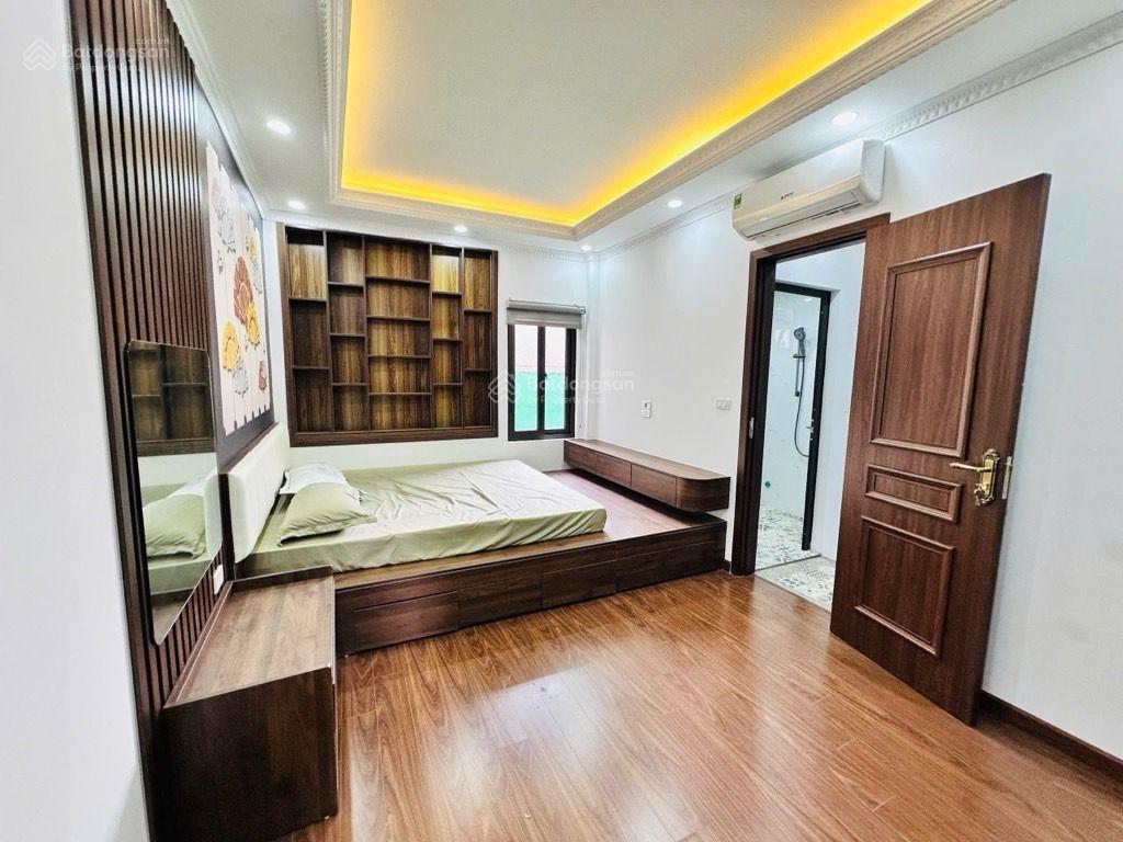 Nhà nhỉnh 9 tỷ 41 m2ngõ rộnggần phốtrung tâm cầu giấy 6 tầng cực thoáng tặng nội thất đẹp