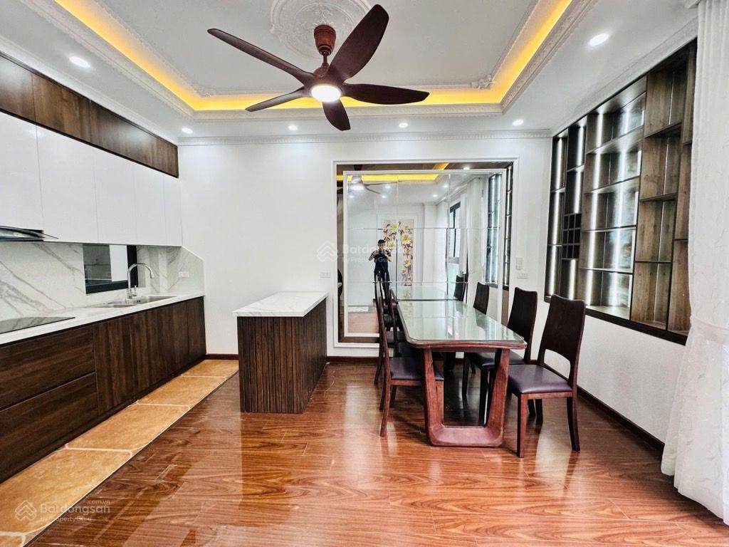 Nhà nhỉnh 9 tỷ 41 m2ngõ rộnggần phốtrung tâm cầu giấy 6 tầng cực thoáng tặng nội thất đẹp
