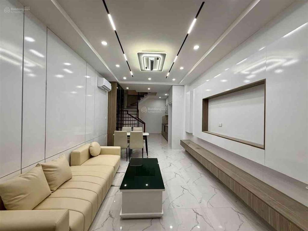 *ba đìnhnhỉnh 10 tỷ36 m2gần phố hoàng hoa thámđi bộ ra hồ tâylăng bácdân xây 2 thoáng
