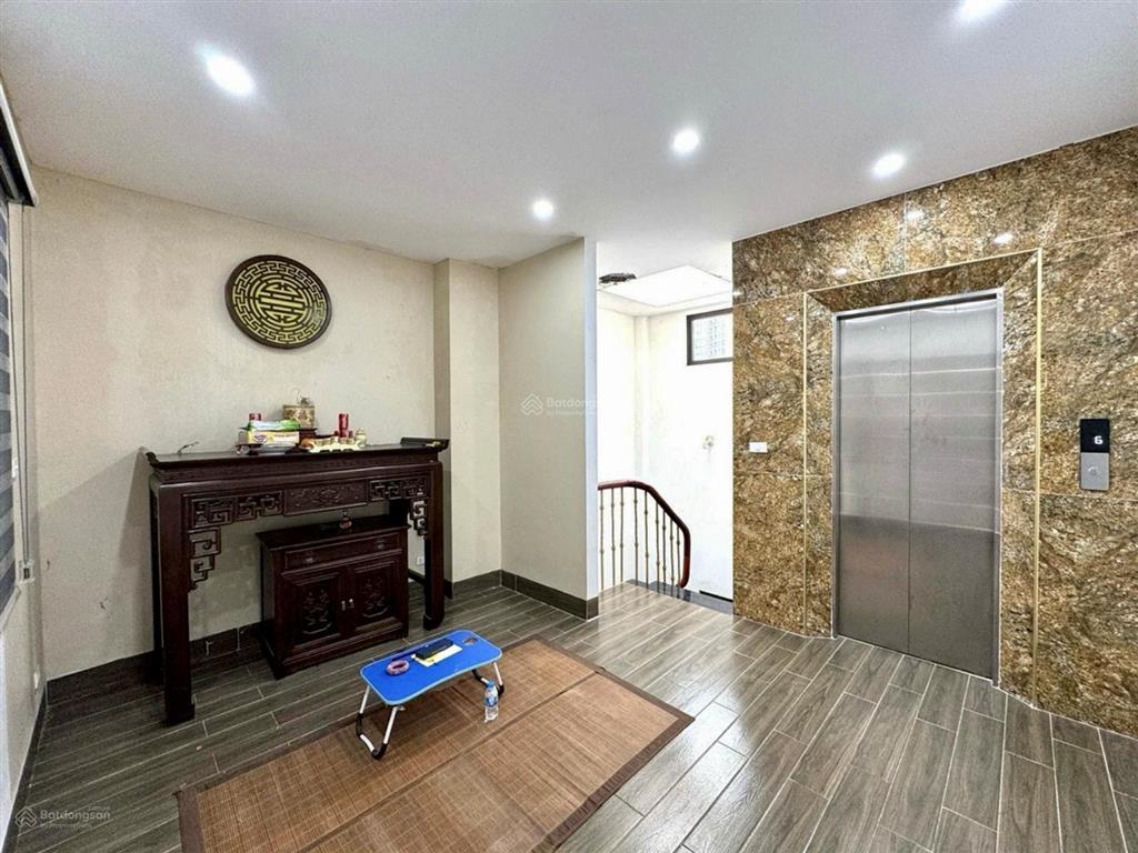 Võ chí công  33 m2  trước nhà 3 m  nội thất hiện đại  thang máy xịn  gần hồ tây  ở ngay