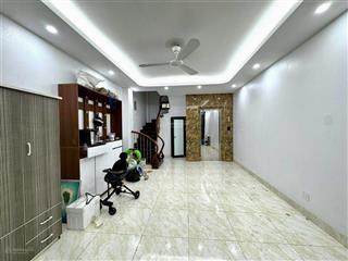 Võ chí công  33 m2  trước nhà 3 m  nội thất hiện đại  thang máy xịn  gần hồ tây  ở ngay