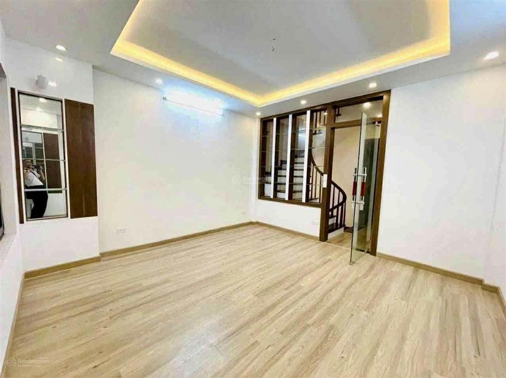 Tây hồđi bộ ra hồ tâylotte
lạc long quân  nhà đẹp gần phốsổ đẹp giá tốtdt40 m25 tầng6 ngủ
