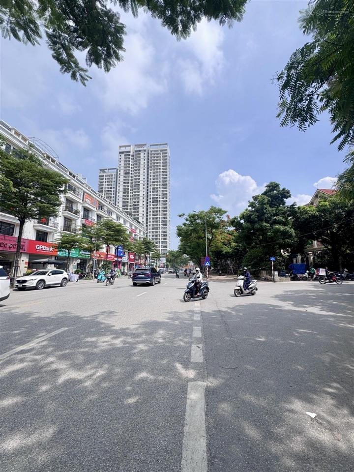 Tây hồ  trước nhà ô tô tránh  ngõ thông  kinh doanh  6 tầng thang máy full nội thất 55m2 7pn kk