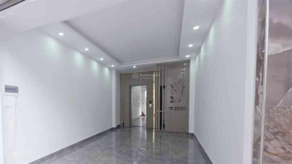 *ô tô đỗ cổngview hồ tâynhà mới koong7 tầngthang máyngõ thông gần phố lạc long quân nhỉnh 10
