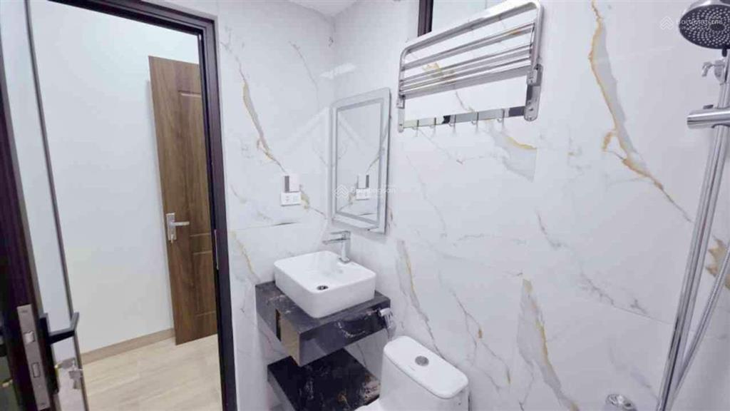 *ô tô đỗ cổngview hồ tâynhà mới koong7 tầngthang máyngõ thông gần phố lạc long quân nhỉnh 10