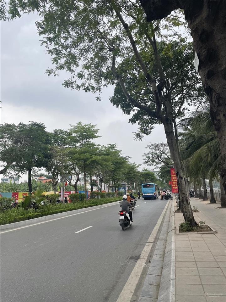*ô tô đỗ cổngview hồ tâynhà mới koong7 tầngthang máyngõ thông gần phố lạc long quân nhỉnh 10