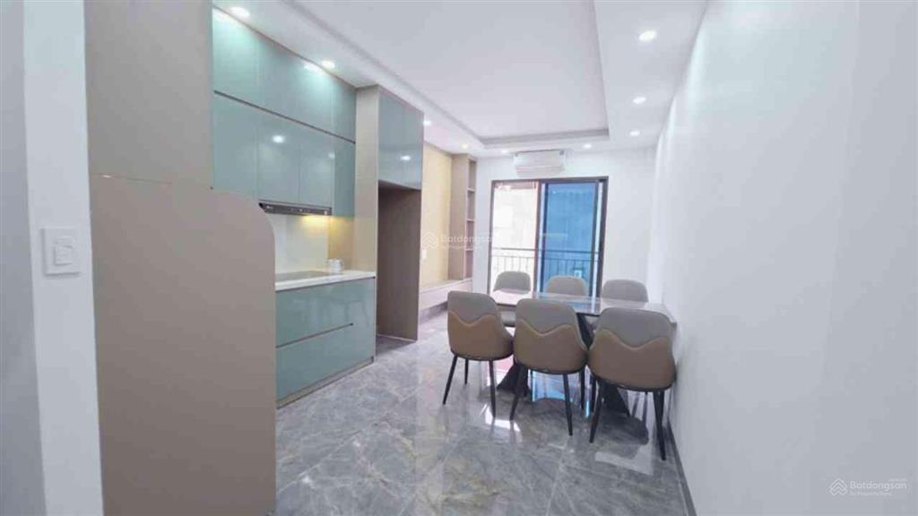 *ô tô đỗ cổngview hồ tâynhà mới koong7 tầngthang máyngõ thông gần phố lạc long quân nhỉnh 10