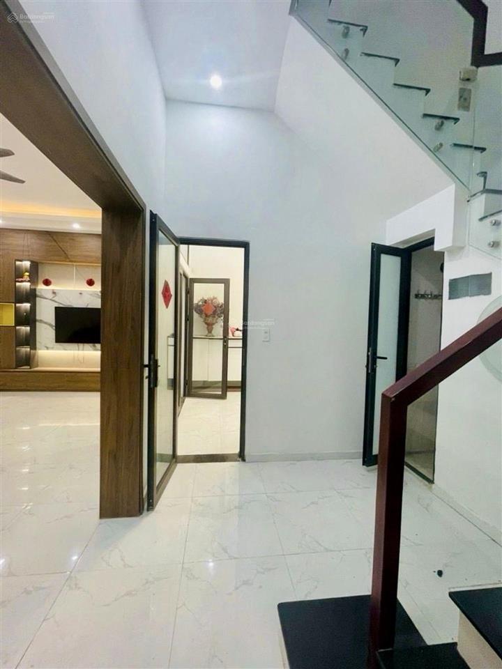 Nhà đẹp  ô tô đỗ cổng  5m ra mặt phố nguyễn thái học  74 m2  nở hậu  công năng 6 ngủ