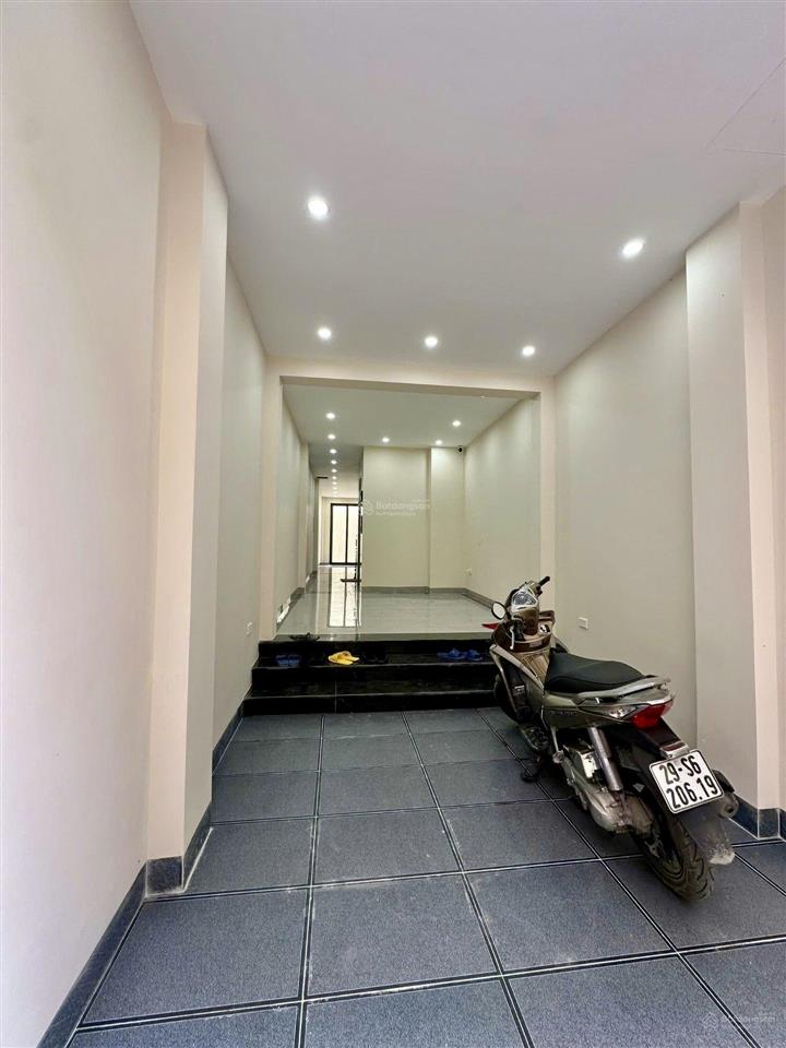 Cần bán gấp nhà lô góc nở hậu5 tầngthang máy gần ô tôngõ thông phố lạc long quân58 m25 ngủ