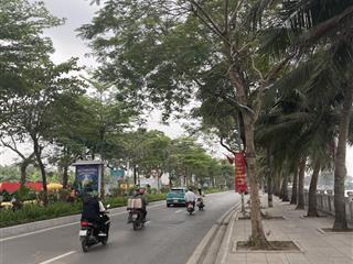 Cần bán gấp nhà lô góc nở hậu5 tầngthang máy gần ô tôngõ thông phố lạc long quân58 m25 ngủ