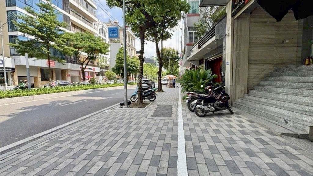 *nhà mặt phố  140 m27 tầngmt 7,8 mét vỉa hè thênh thanggần hồ tây  kinh doanh văn phòng đinh