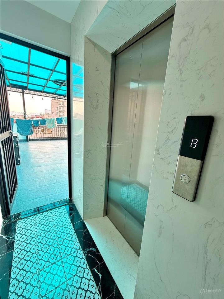 Lô góc  mặt phố ô tô tránh  phường nghĩa đô  82 m2  mặt tiền khủng  8 tầng thang máy
