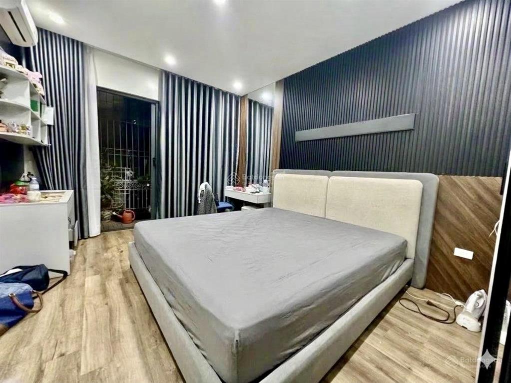 Yên hoà nhà đẹpphân lô  3 bước ra ô tô  mặt ngõ thẳng tắp dt55 m2 thửa vuôngnở hậu 14 tỷ