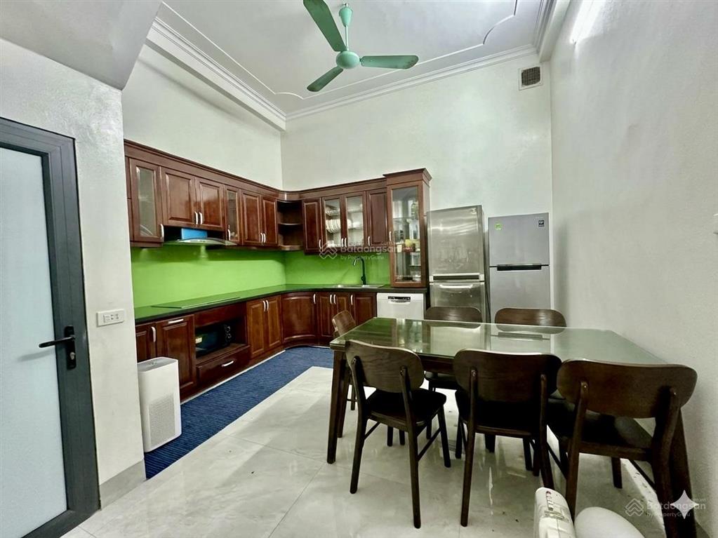 Yên hoà nhà đẹpphân lô  3 bước ra ô tô  mặt ngõ thẳng tắp dt55 m2 thửa vuôngnở hậu 14 tỷ