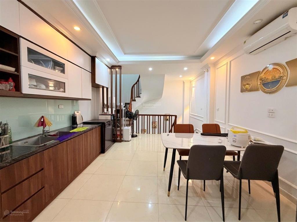 Tây hồ vị trí tuyệt đẹp 1 nhà ra ô tô tránh mặt ngõ rộng thoáng  6 tầng full nội thất