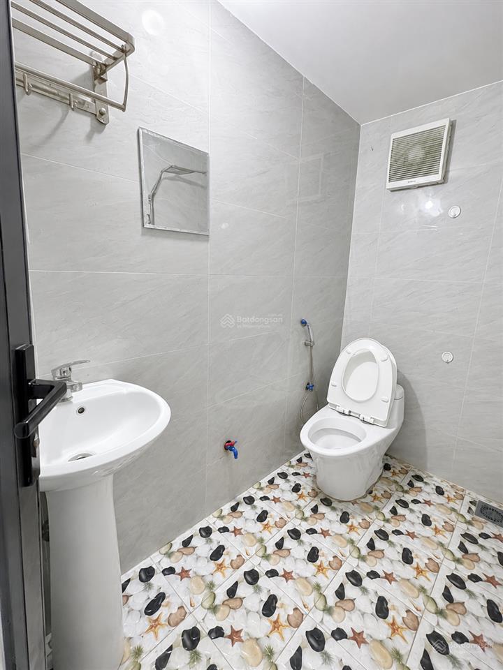 Bán nhà 4 tầng tt chi đông, quang minh, mê linh view chợ ô tô 7 chỗ đỗ cửa chỉ 4,4 tỷ