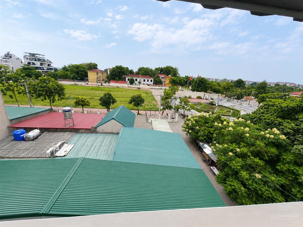 Bán nhà 4 tầng tt chi đông, quang minh, mê linh view chợ ô tô 7 chỗ đỗ cửa chỉ 4,4 tỷ