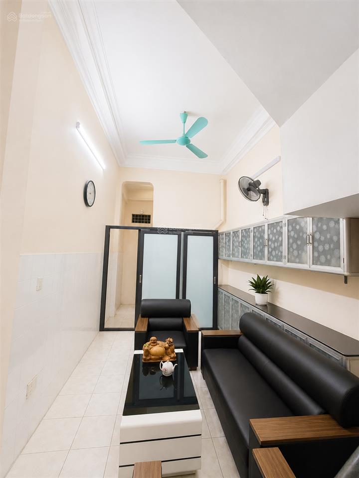 Bán nhà mặt phố 3 tầng vỉa hè rộng, gần chợ, kinh doanh sầm uất ở tt đông anh 40m² chỉ 4,9 tỷ