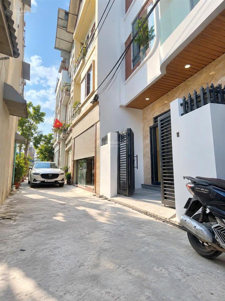 Bán nhà 3 tầng 51m2 lô góc nở hậu gần kcn ô tô vào 4,35 tỷ quang minh, mê linh
