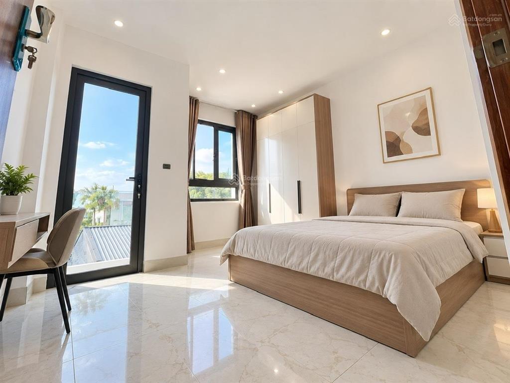 Bán nhà 3 tầng 51m2 lô góc nở hậu gần kcn ô tô vào 4,35 tỷ quang minh, mê linh