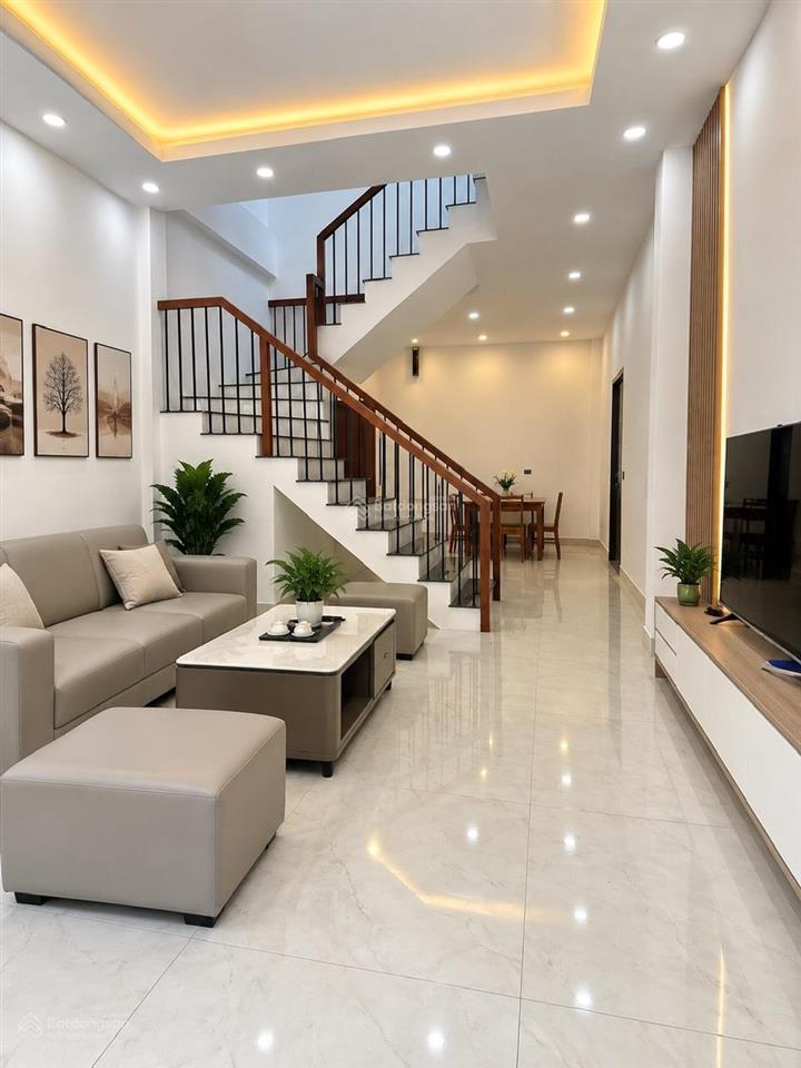 Bán nhà 3 tầng 51m2 lô góc nở hậu gần kcn ô tô vào 4,35 tỷ quang minh, mê linh
