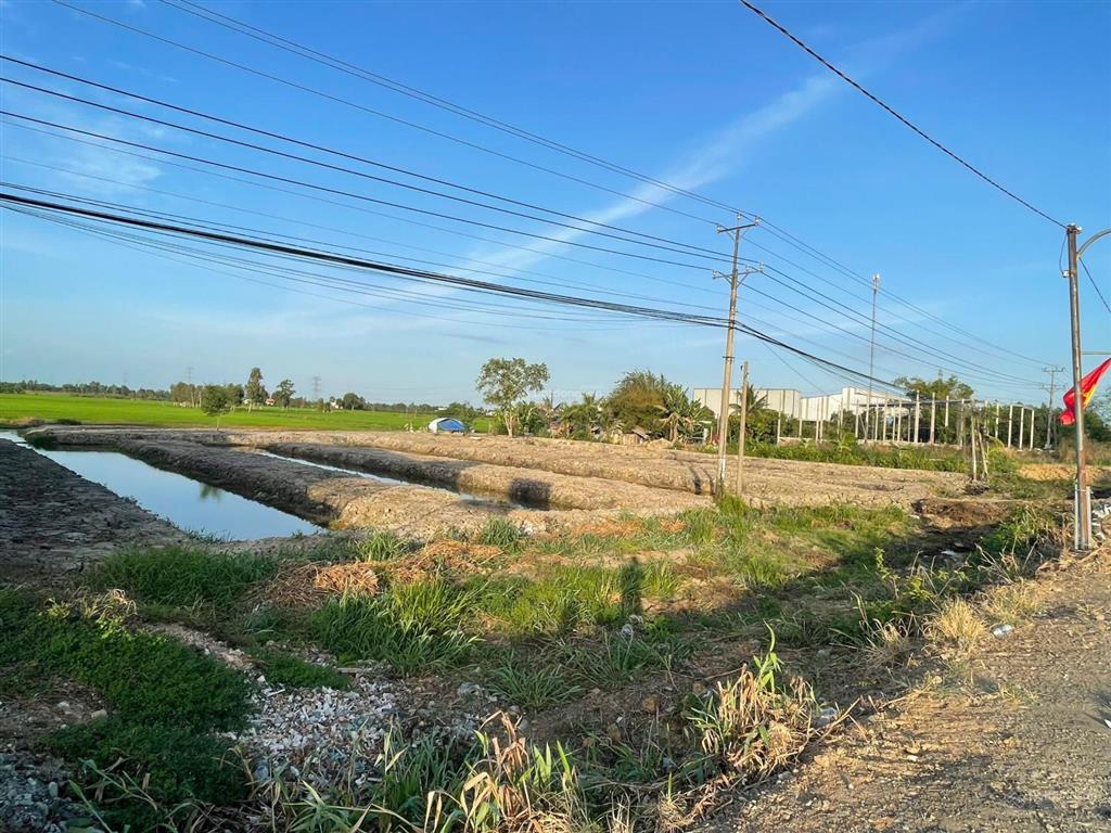 Cần bán đất nền thạnh hoá long an, giá 56 tỷ, diện tích 12391m2, mặt tiền 64m ql62, đường lớn 30m