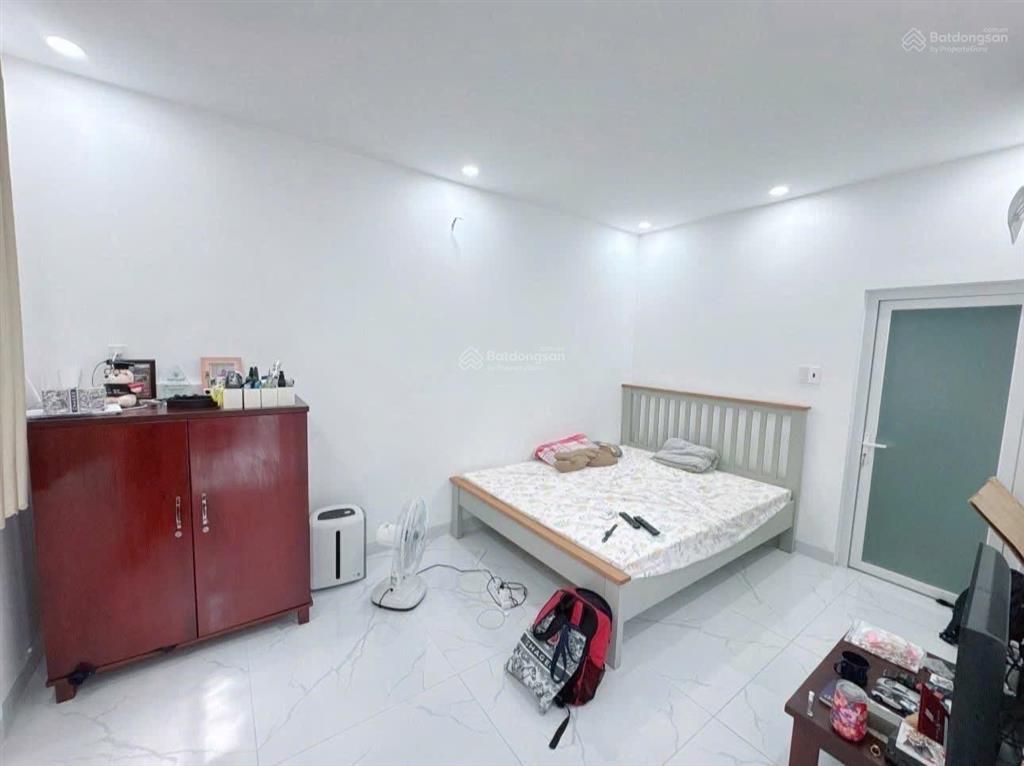  nhà 50m , 3 tầng , mt đường 11 , bình trưng tây q2