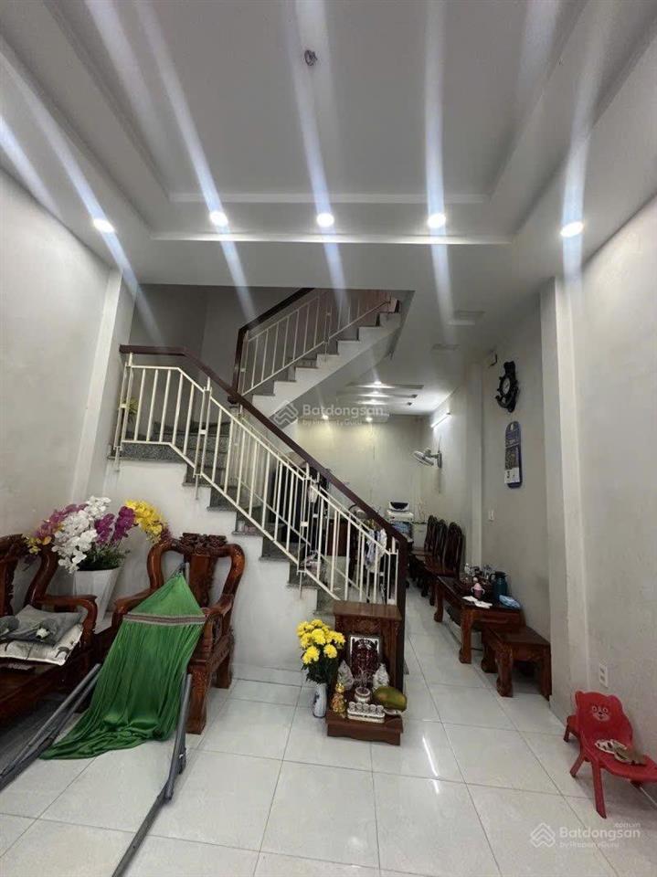 Nhà 3 tầng, 51m (4.2x12) kdc trường lưu, q9 (4ty790)