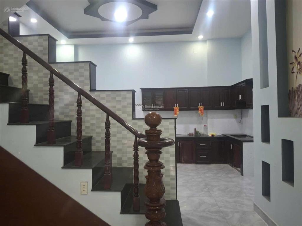 Nhà 3 tầng, 96m (6x16) gò cát, phú hữu, thủ đức (6ty490)