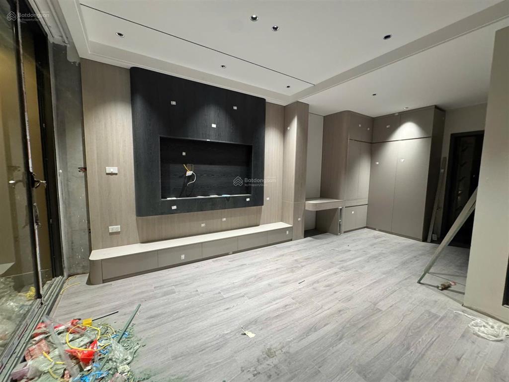 Giảm sâu cắt lỗ bán gấp nhà bát khối long biên 50m2, 6 tầng thang máy, gara ô tô, nội thất hơn 10
