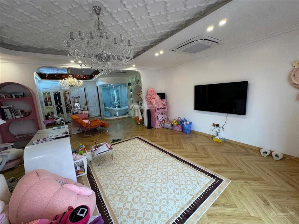 Bán nhà riêng phố trạm long biên  89m2 8 tầng ô tô tránh full nội thất gần aeon long biên, giá rẻ