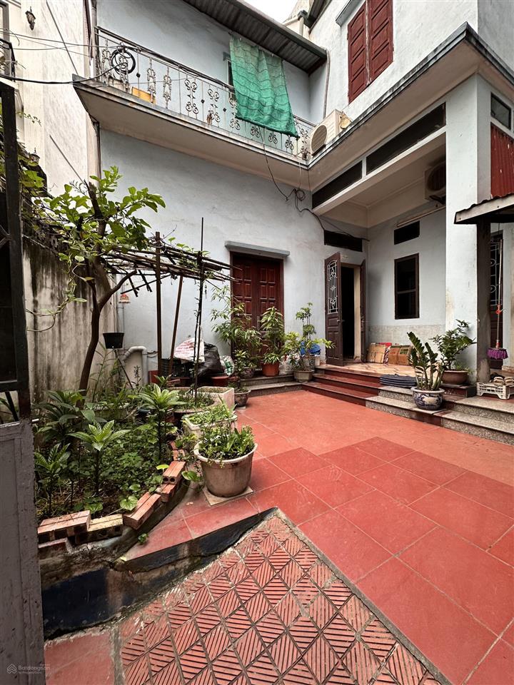 Chủ cần bán gấp nhà 2 tầng 84m2, đường ô tô tránh thông gần trục chính, giá nhỉnh 9 tỷ